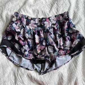 LULU LEMON HOTTIE HOT SHORTS 2.5 in inseam
